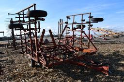 International 27' field cultivator