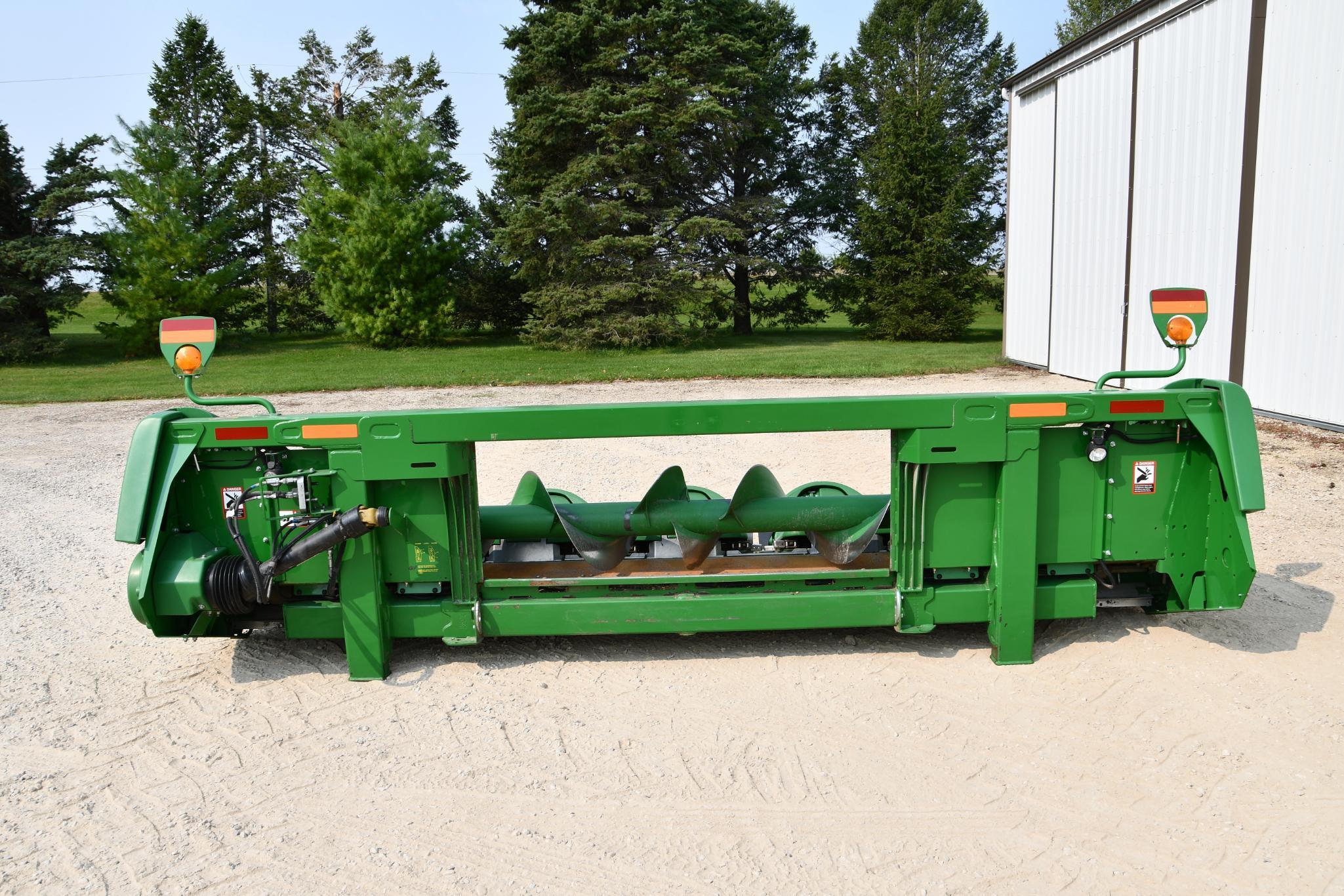 2016 John Deere 606C 6 row 30" corn head