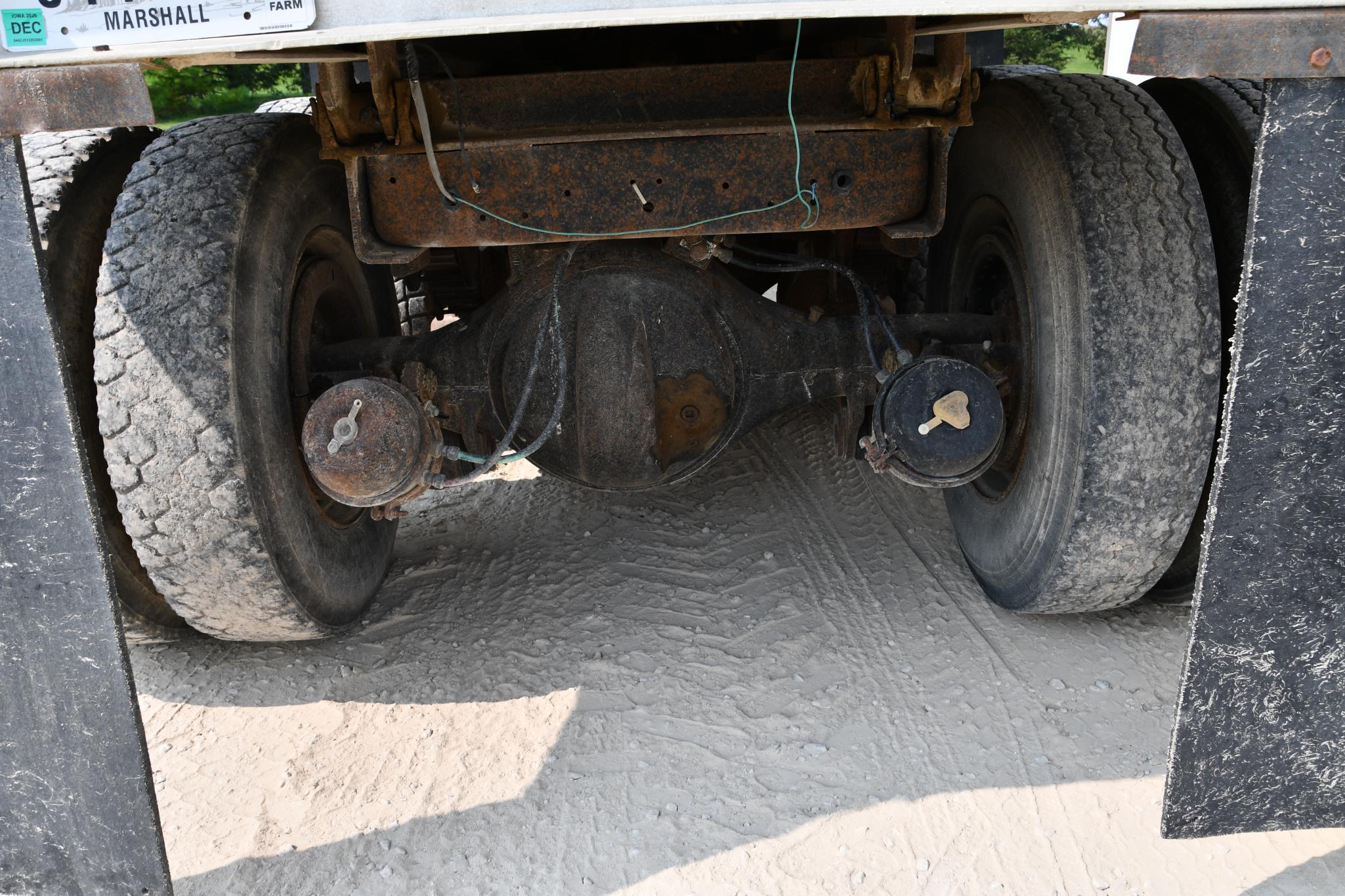 1983 Ford 8000 tandem grain truck