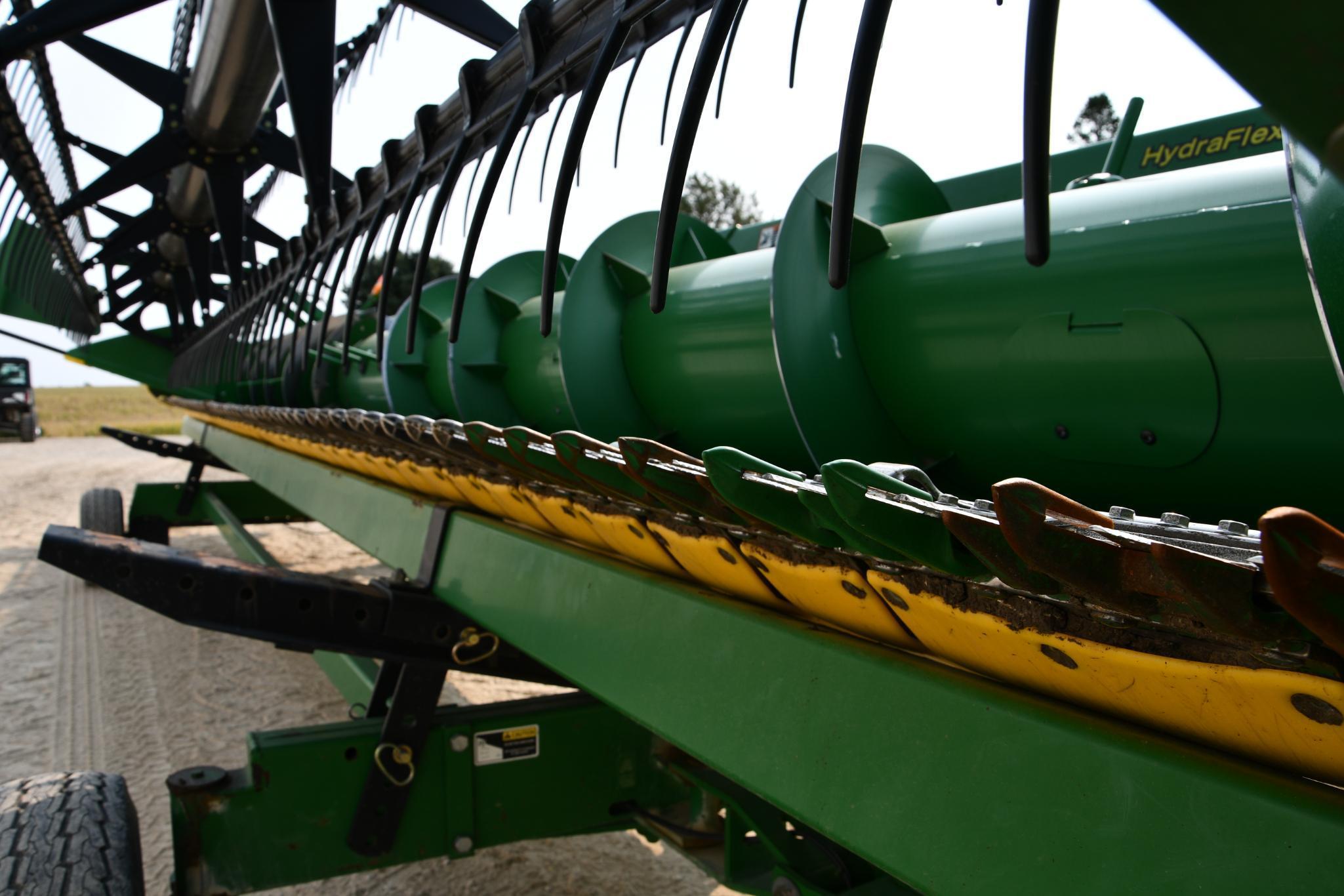 2012 John Deere 625F 25' HydraFlex platform