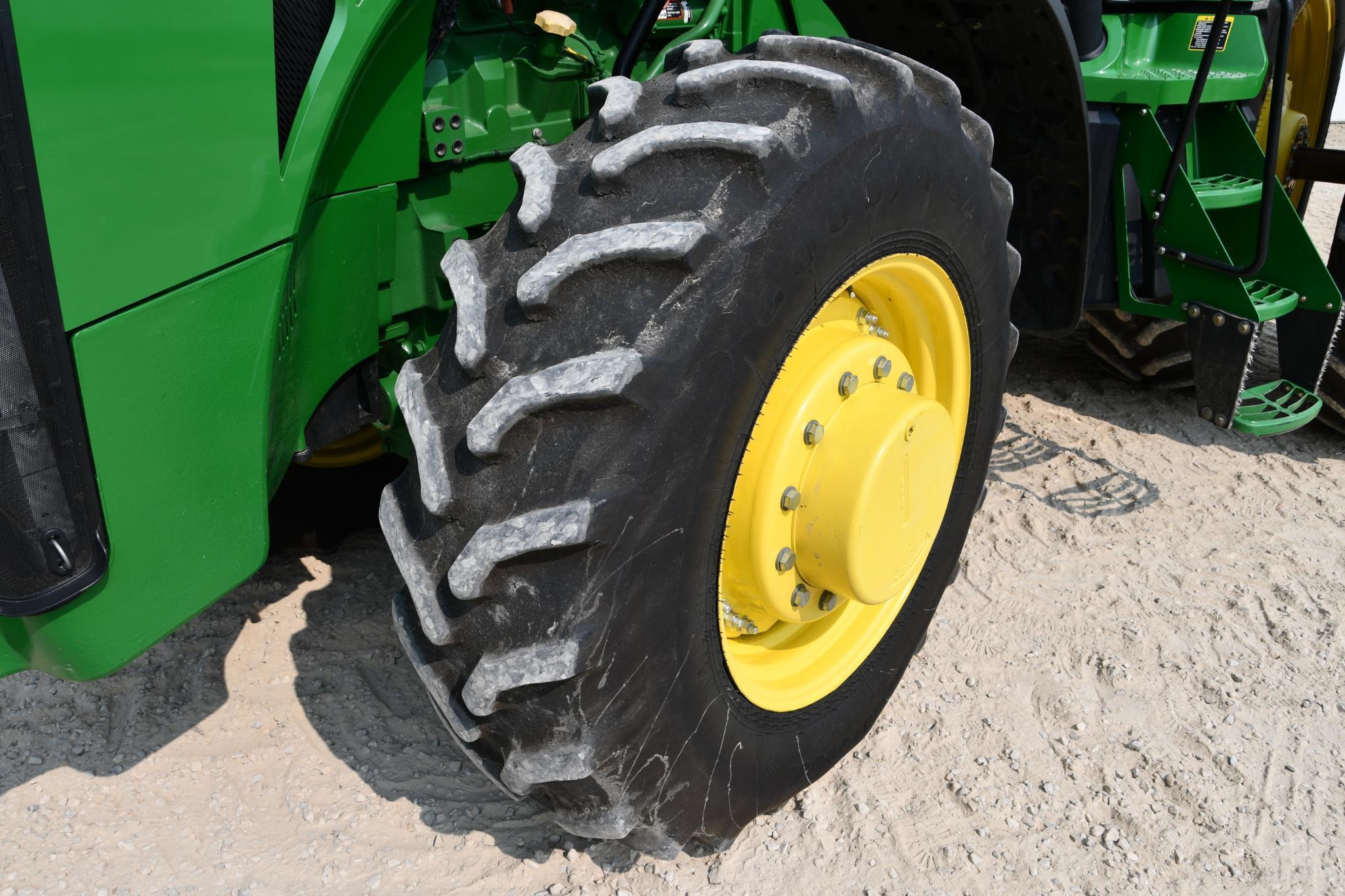 2013 John Deere 8235R MFWD tractor