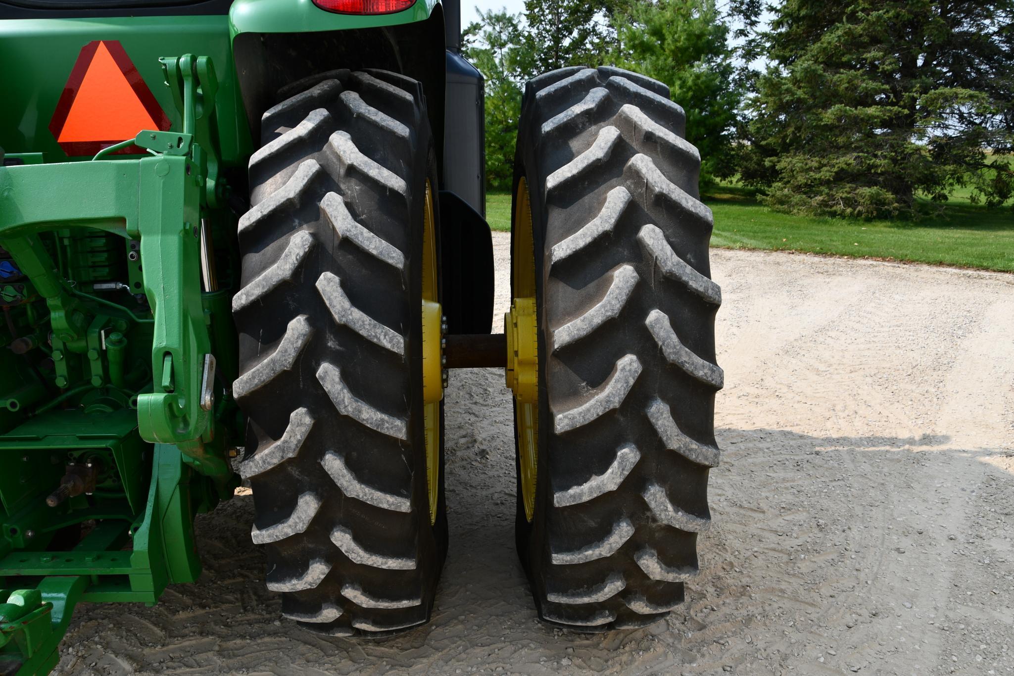 2013 John Deere 8235R MFWD tractor