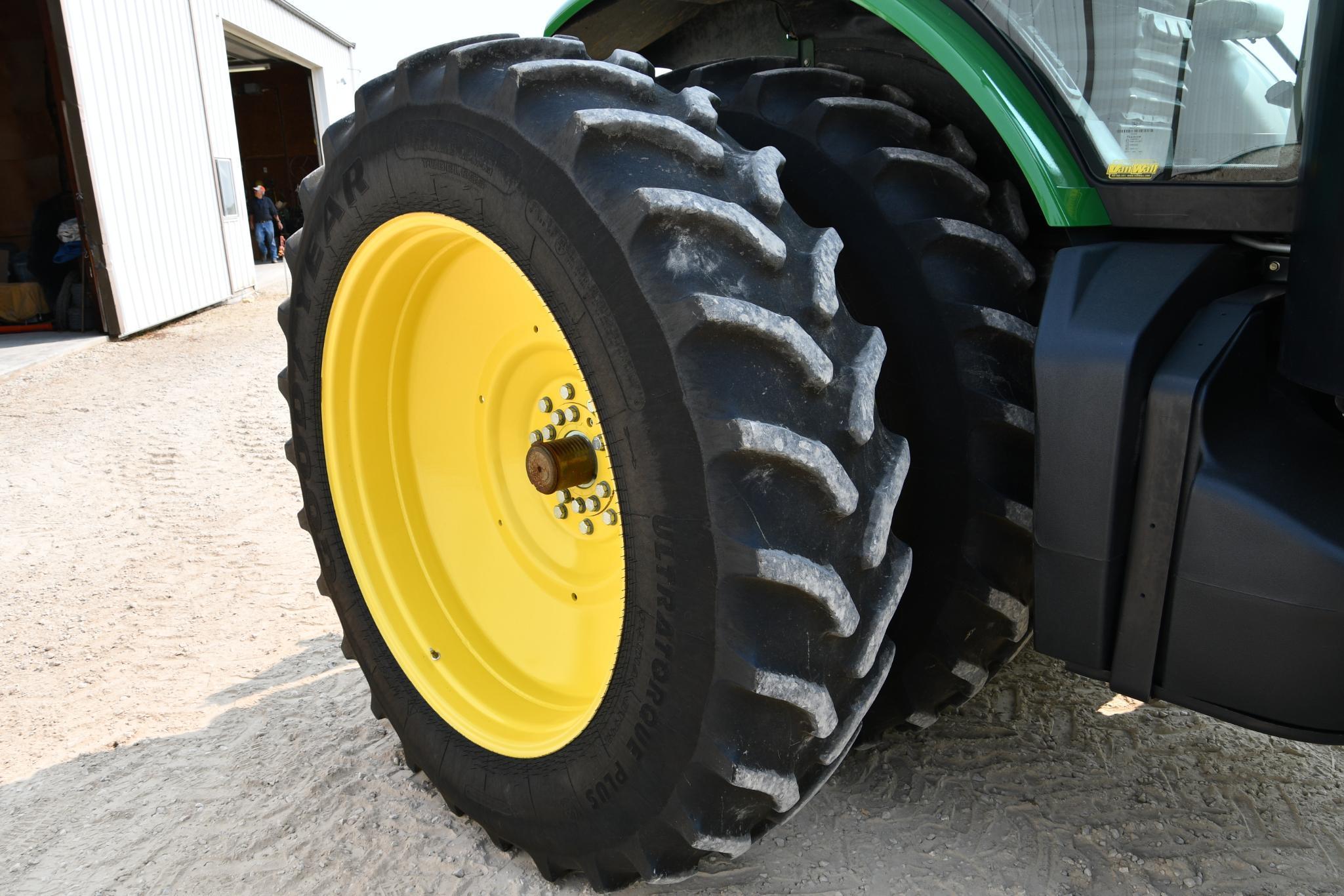 2013 John Deere 8235R MFWD tractor