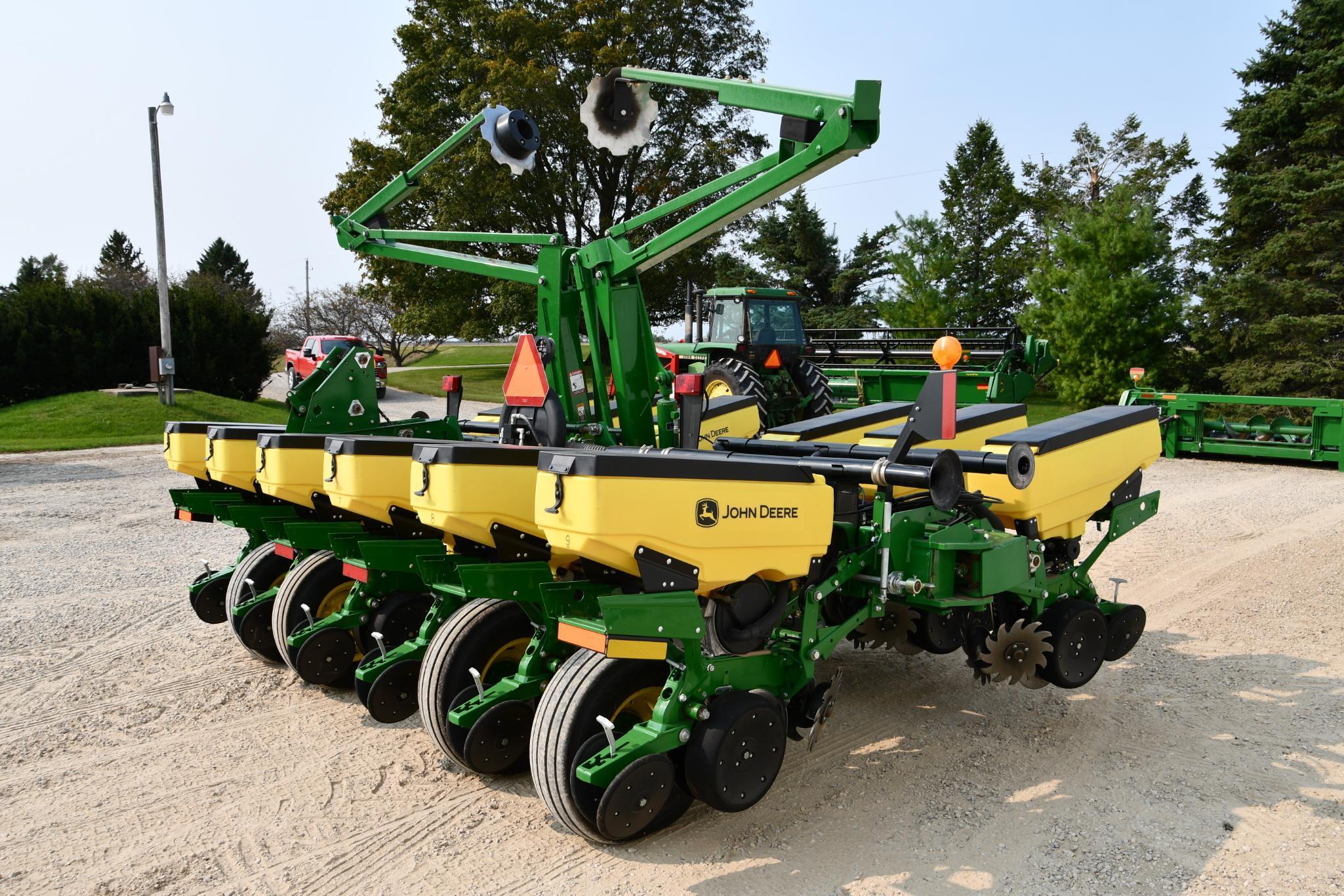 2015 John Deere 1765 1765 12 row 30" planter