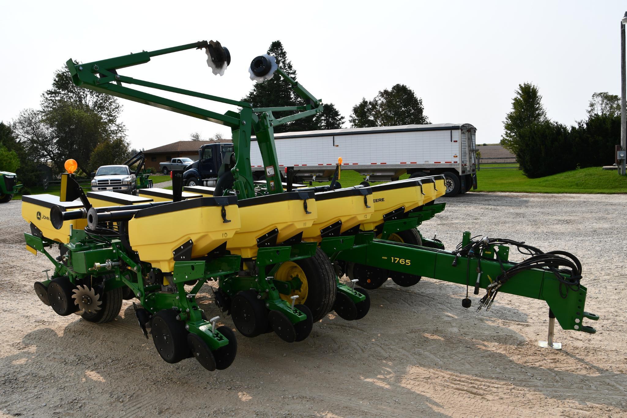 2015 John Deere 1765 1765 12 row 30" planter