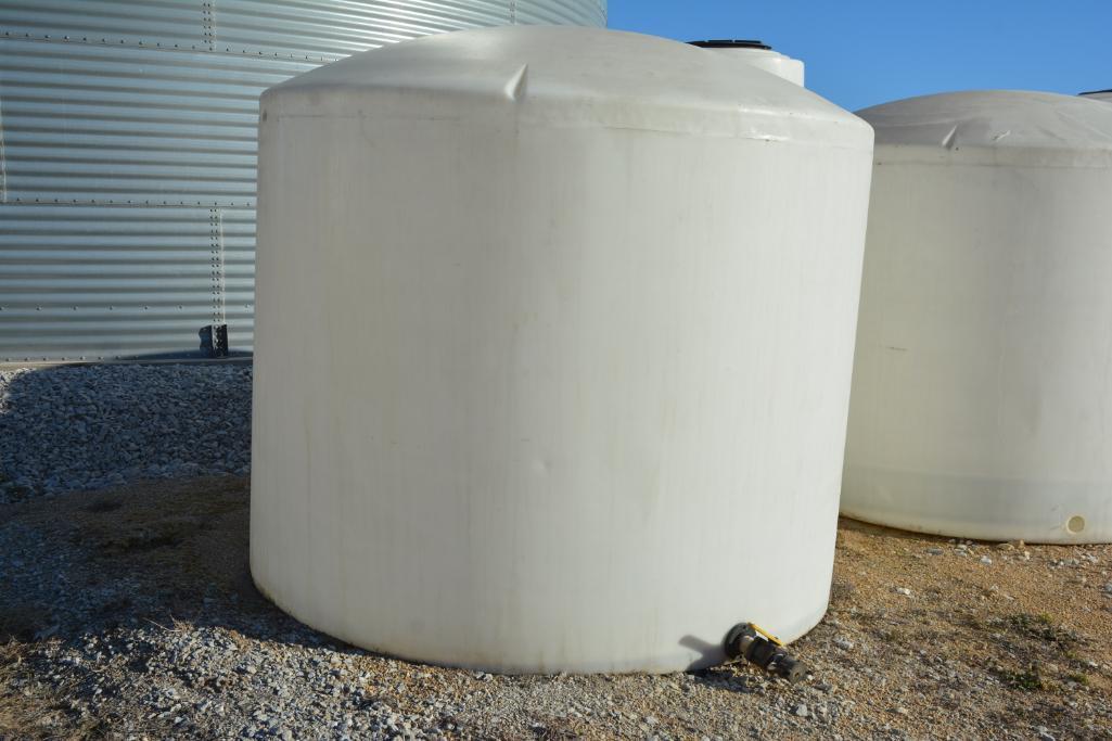 Sprayer Specialties 2,500 gal. flat bottom poly tank