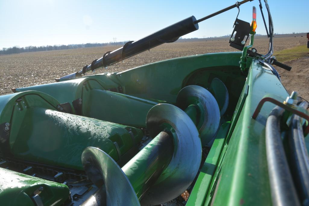 2014 John Deere 608C corn head