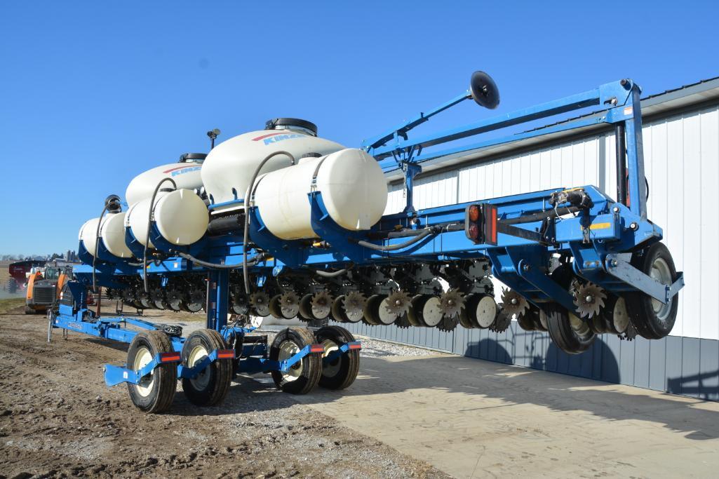 2010 Kinze 3660 16 row 30" no-till planter