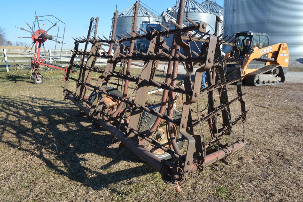 24' (4) section harrow on IH cart