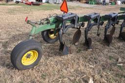 John Deere 2800 7-bottom on land plow