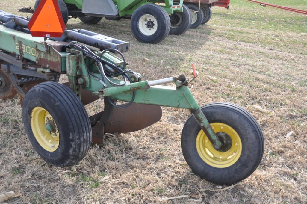 John Deere 2800 7-bottom on land plow