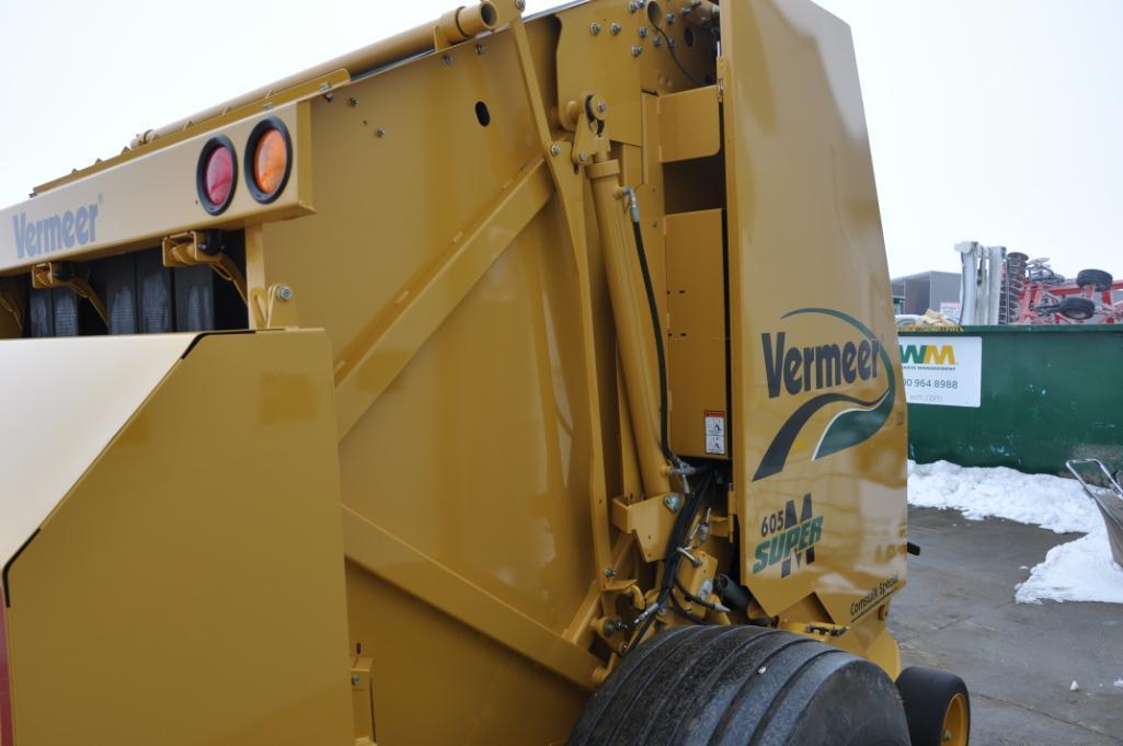 2014 Vermeer 605 Super M round baler