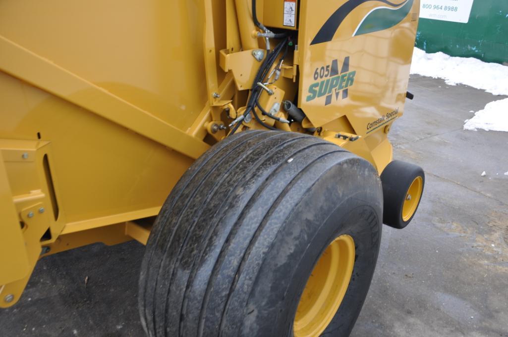 2014 Vermeer 605 Super M round baler