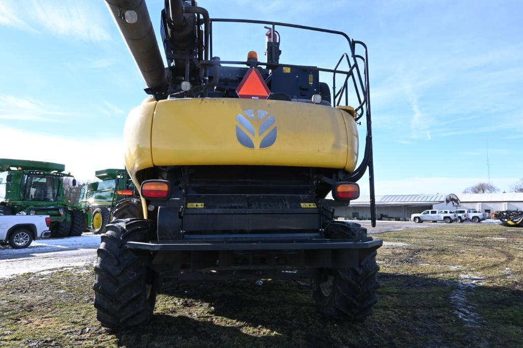 New Holland CR6090 2wd combine