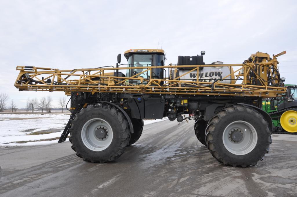 2016 RoGator RG1100B self-propelled sprayer