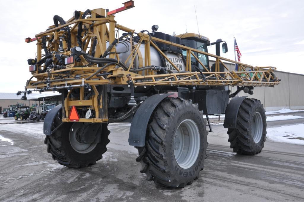 2016 RoGator RG1100B self-propelled sprayer