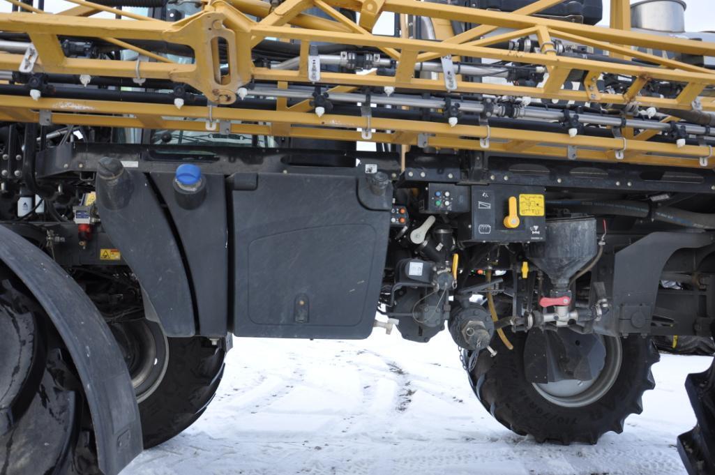 2016 RoGator RG1100B self-propelled sprayer