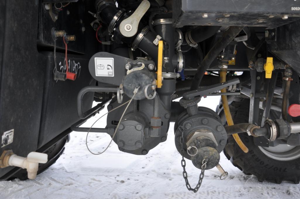 2016 RoGator RG1100B self-propelled sprayer