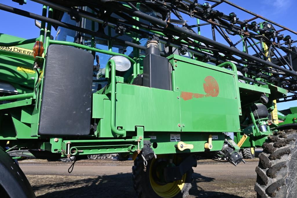 2011 John Deere 4830 self-propelled sprayer