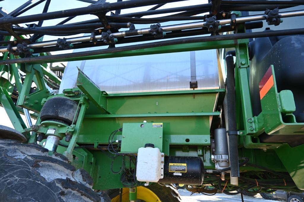 2011 John Deere 4830 self-propelled sprayer