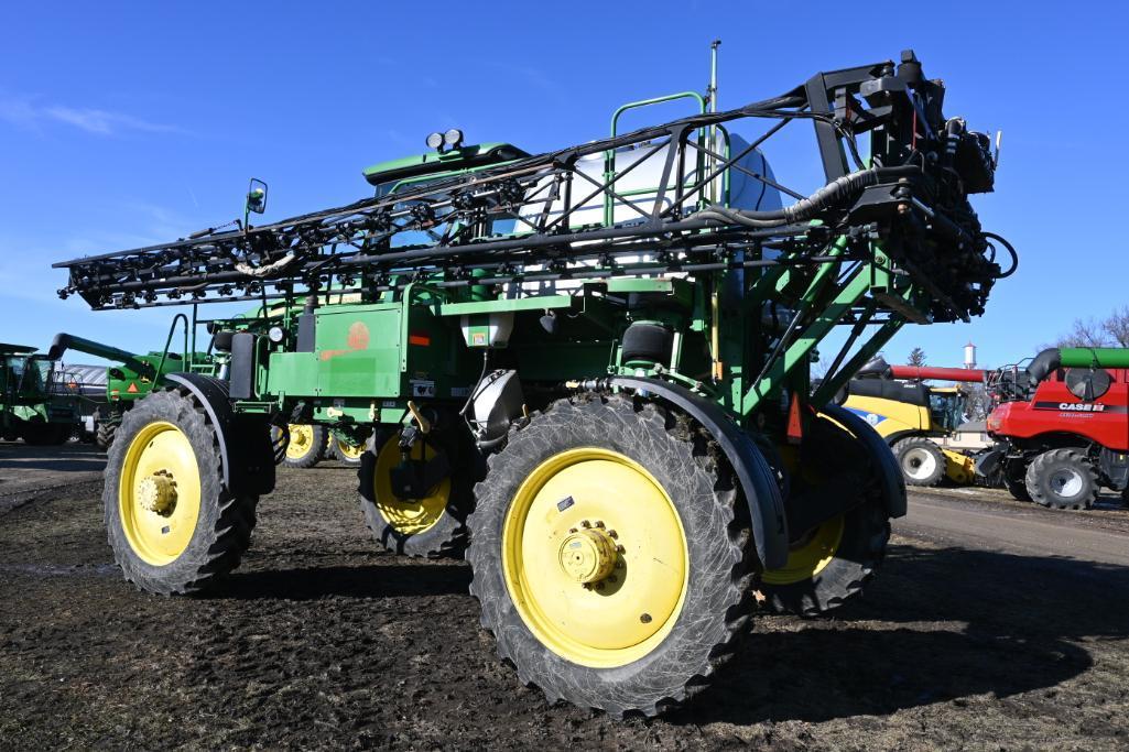 2011 John Deere 4830 self-propelled sprayer