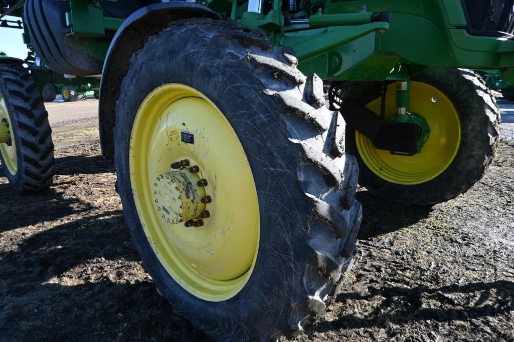 2011 John Deere 4830 self-propelled sprayer