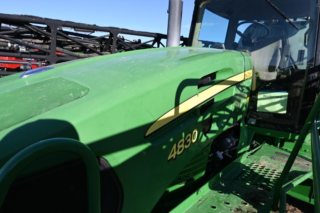 2011 John Deere 4830 self-propelled sprayer