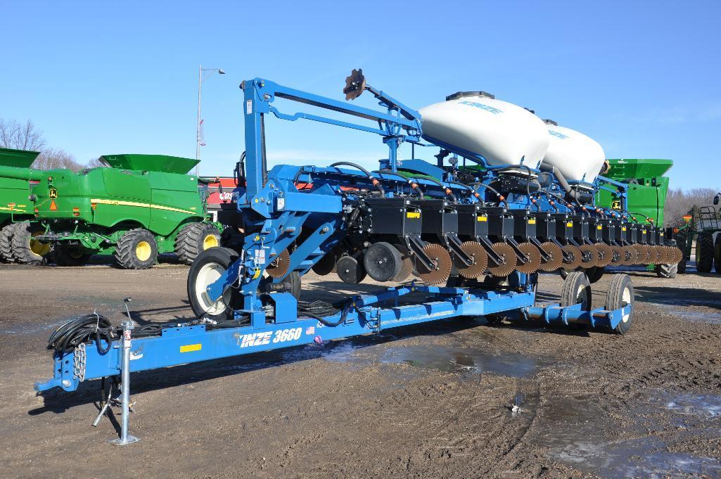 2018 Kinze 3660 ASD 16/31 planter