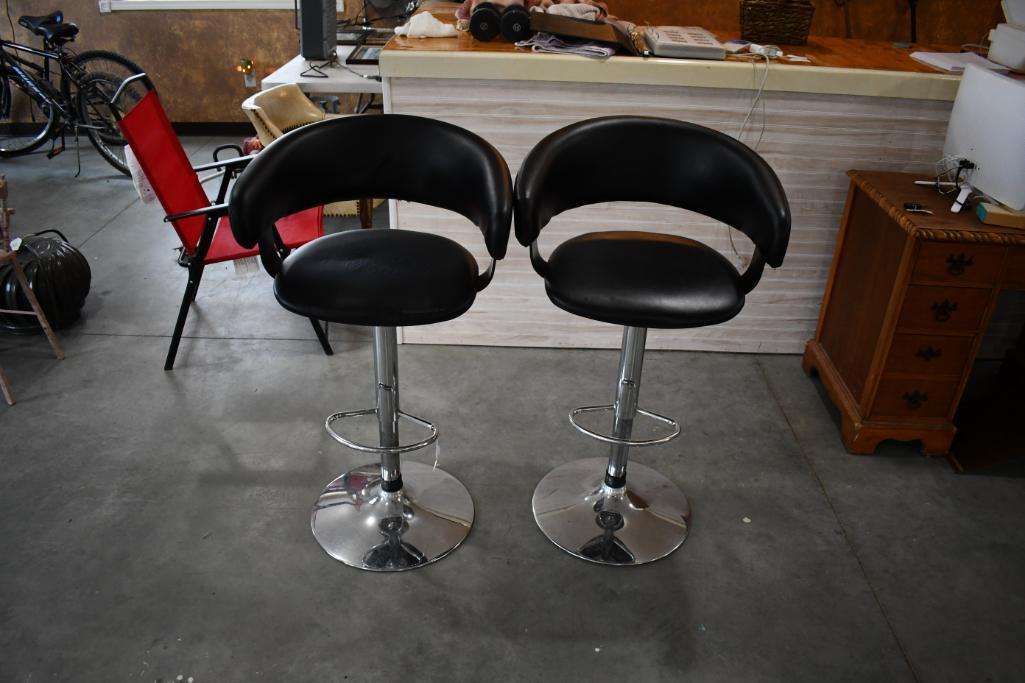 (2) adjustable bar stools