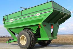 J&M 1050 Grain Storm grain cart