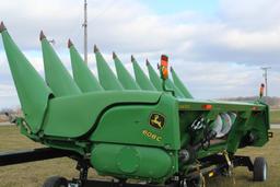 2009 John Deere 608C 8 row 30" corn head