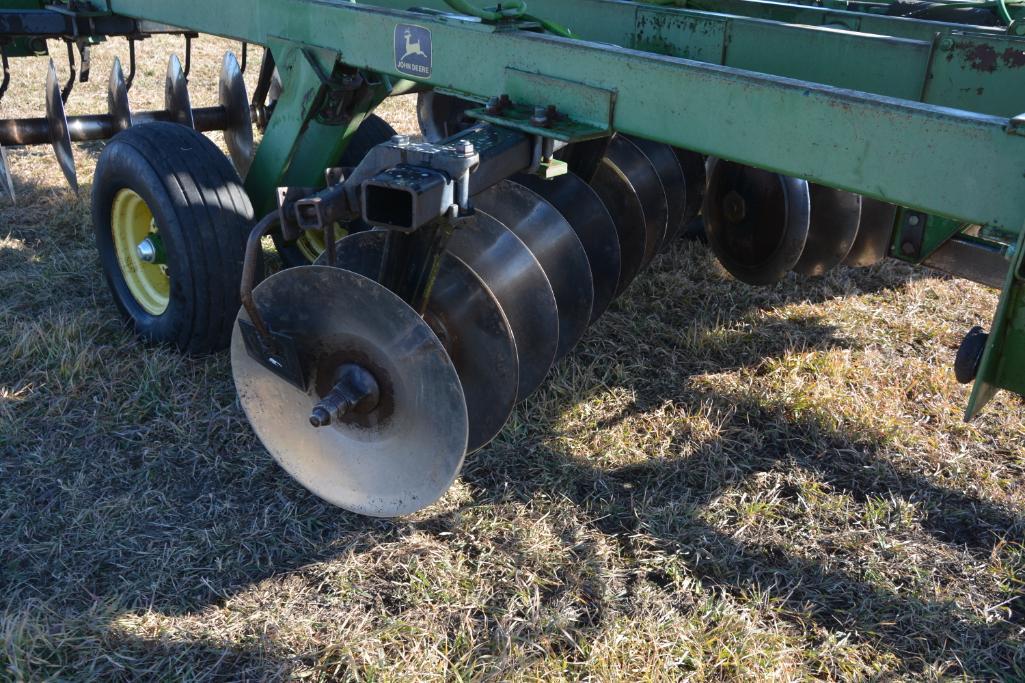 JD 235 25' disc