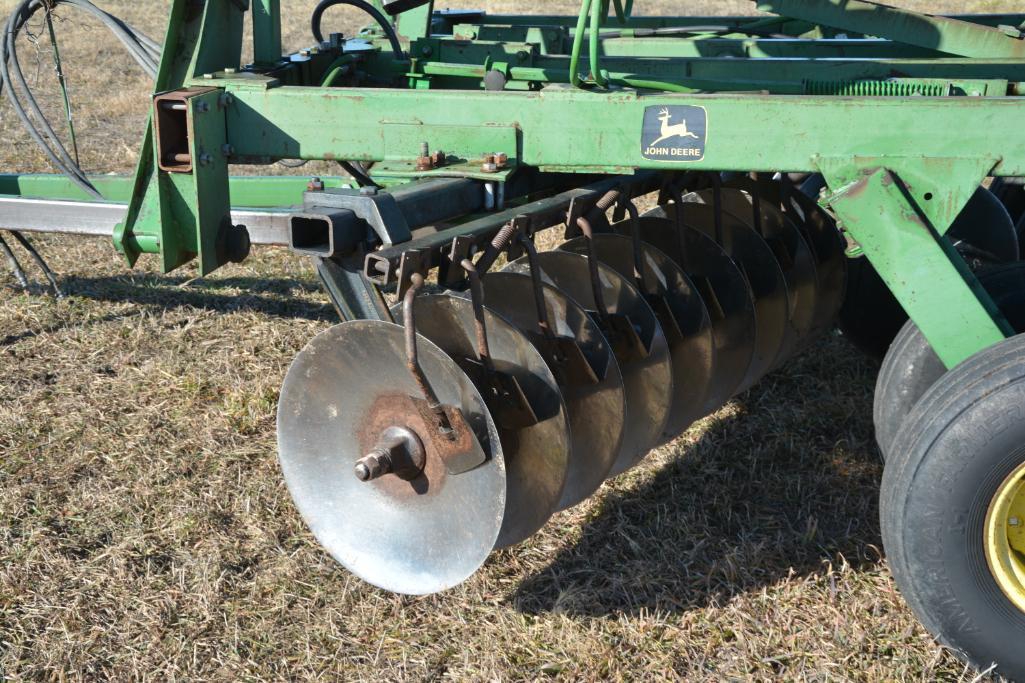 JD 235 25' disc