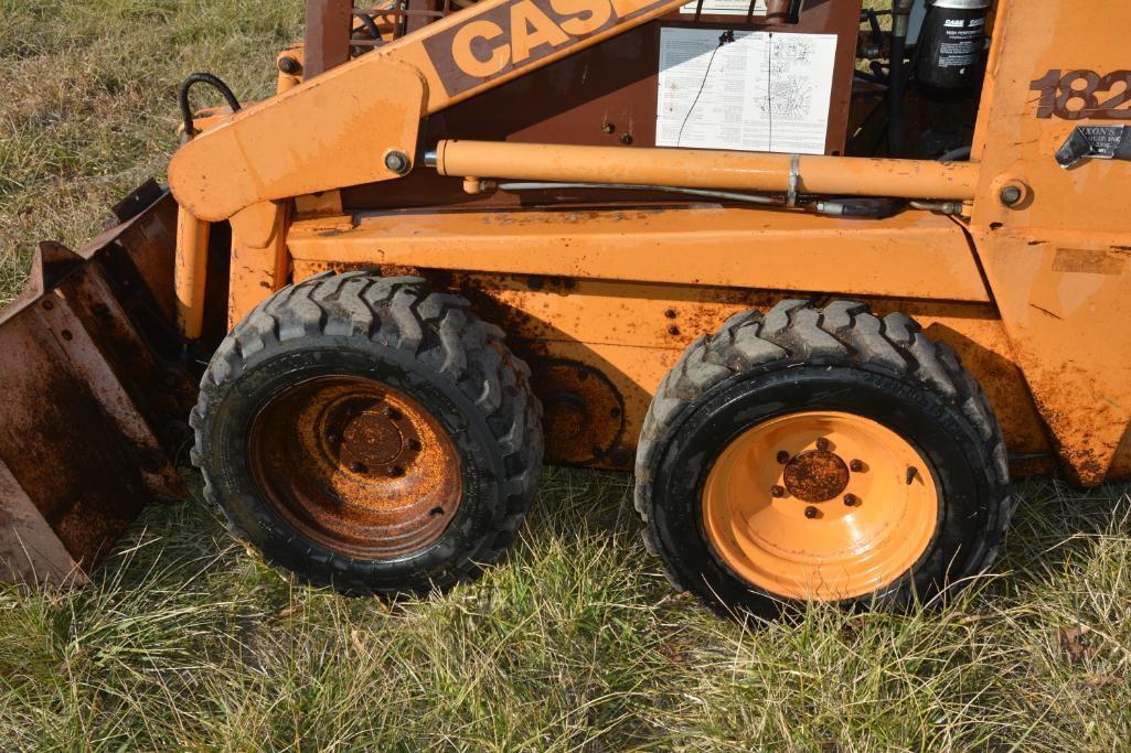 Case 1825 uni-loader