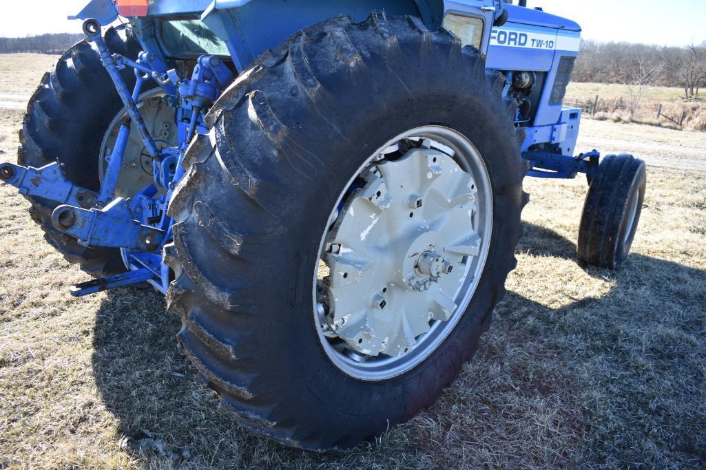 Ford TW-10 2wd tractor