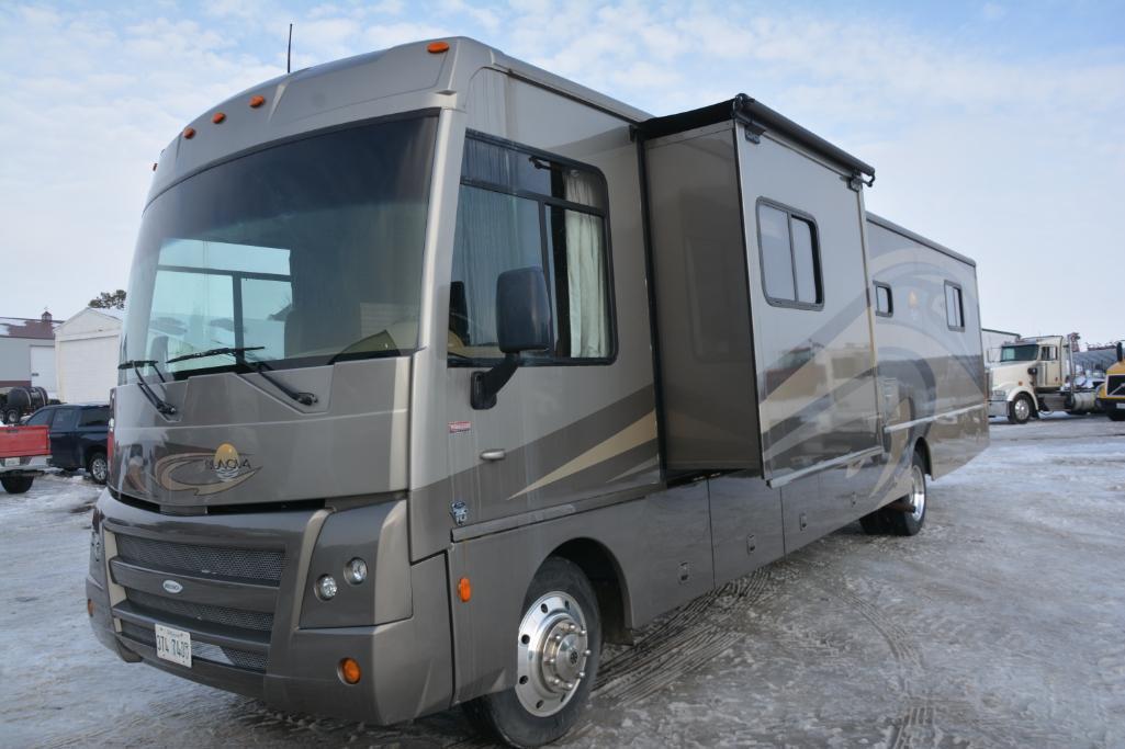 2010 Winnebago Itasca Sunova 38' motorhome