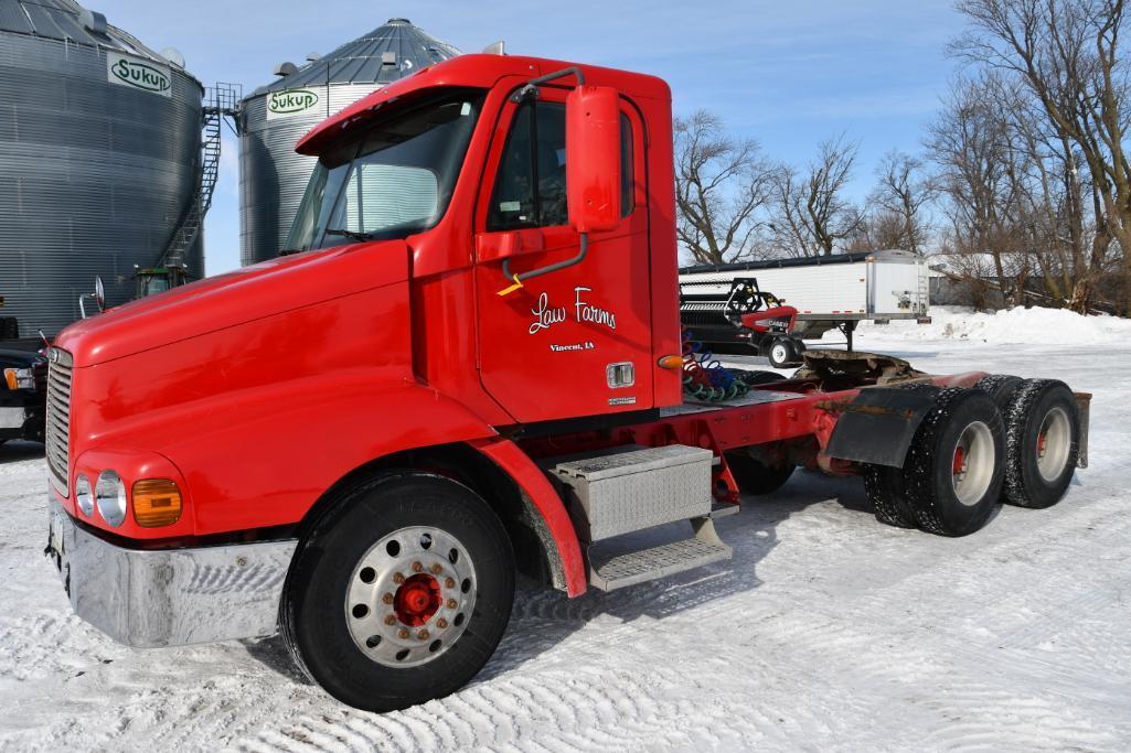 2002 Freightliner Century Class S/T day cab semi