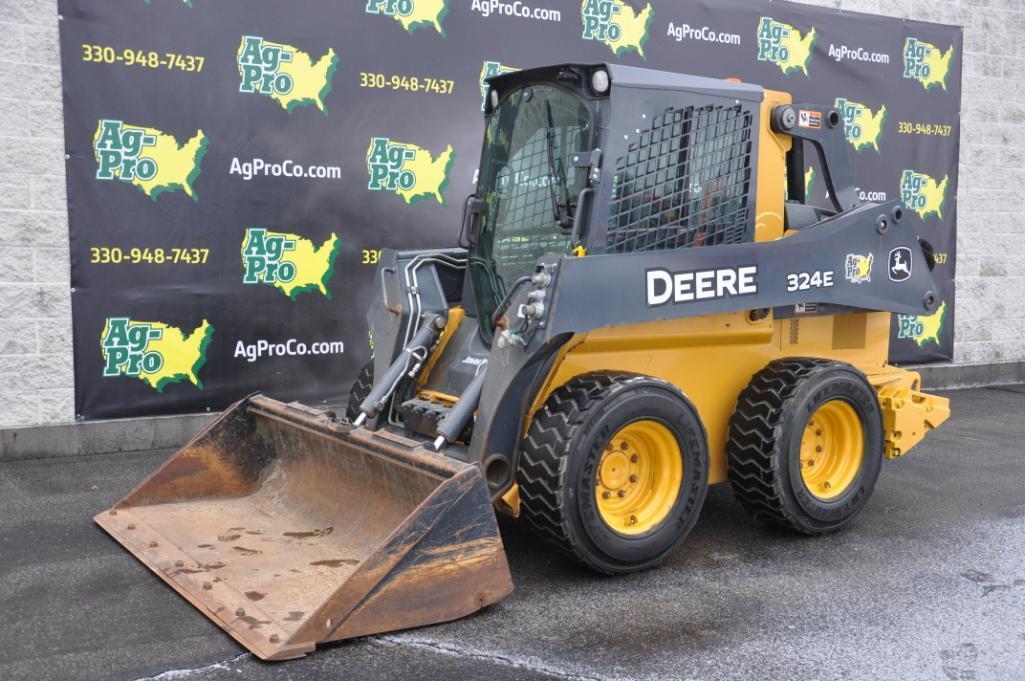 2017 John Deere 324E skid steer