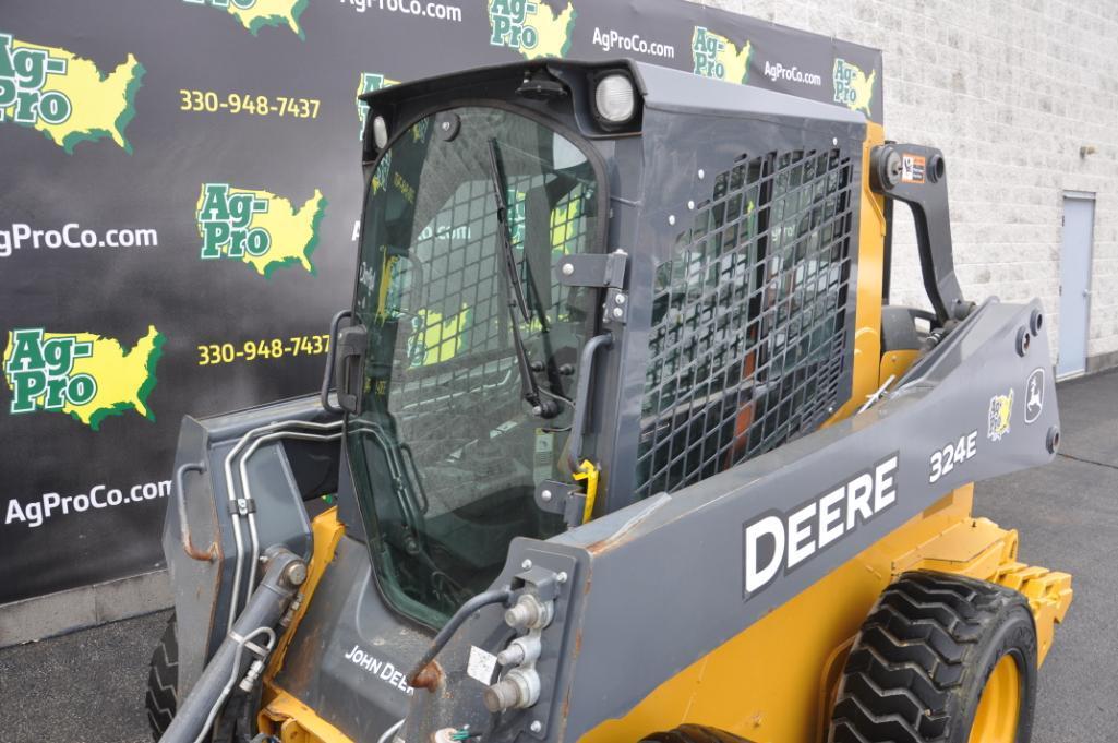 2017 John Deere 324E skid steer