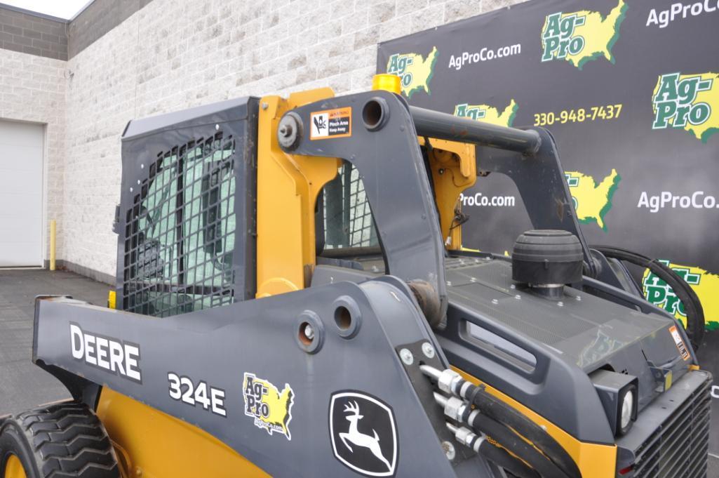 2017 John Deere 324E skid steer