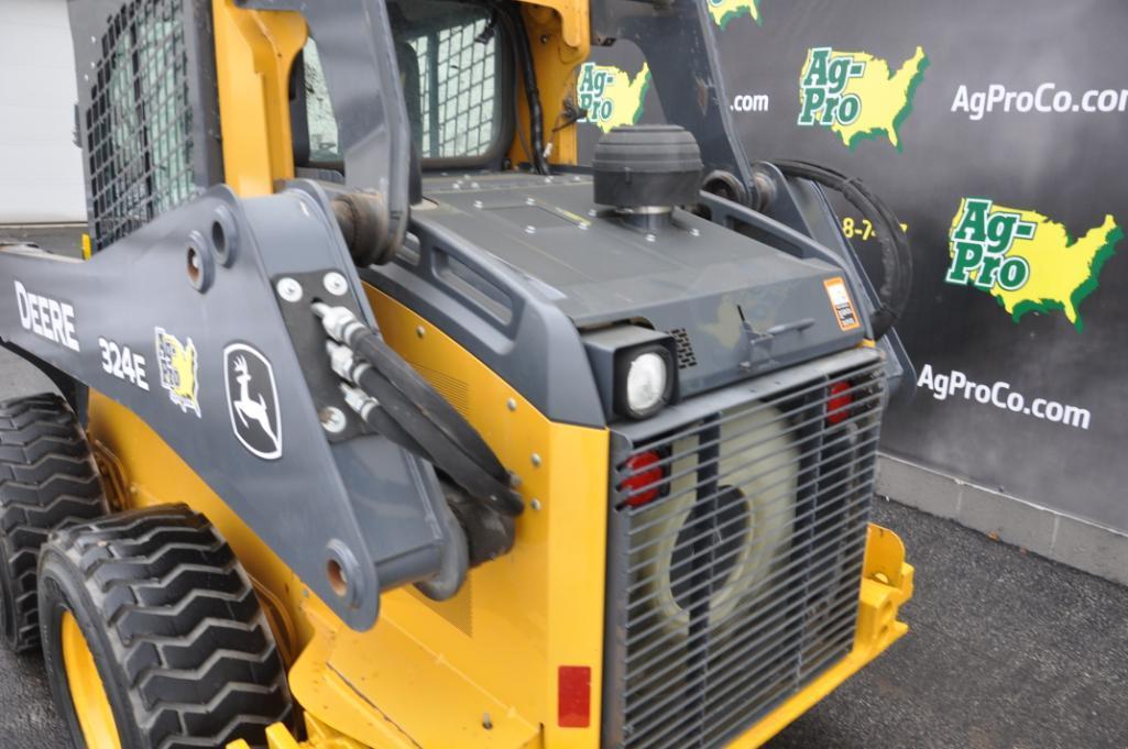 2017 John Deere 324E skid steer