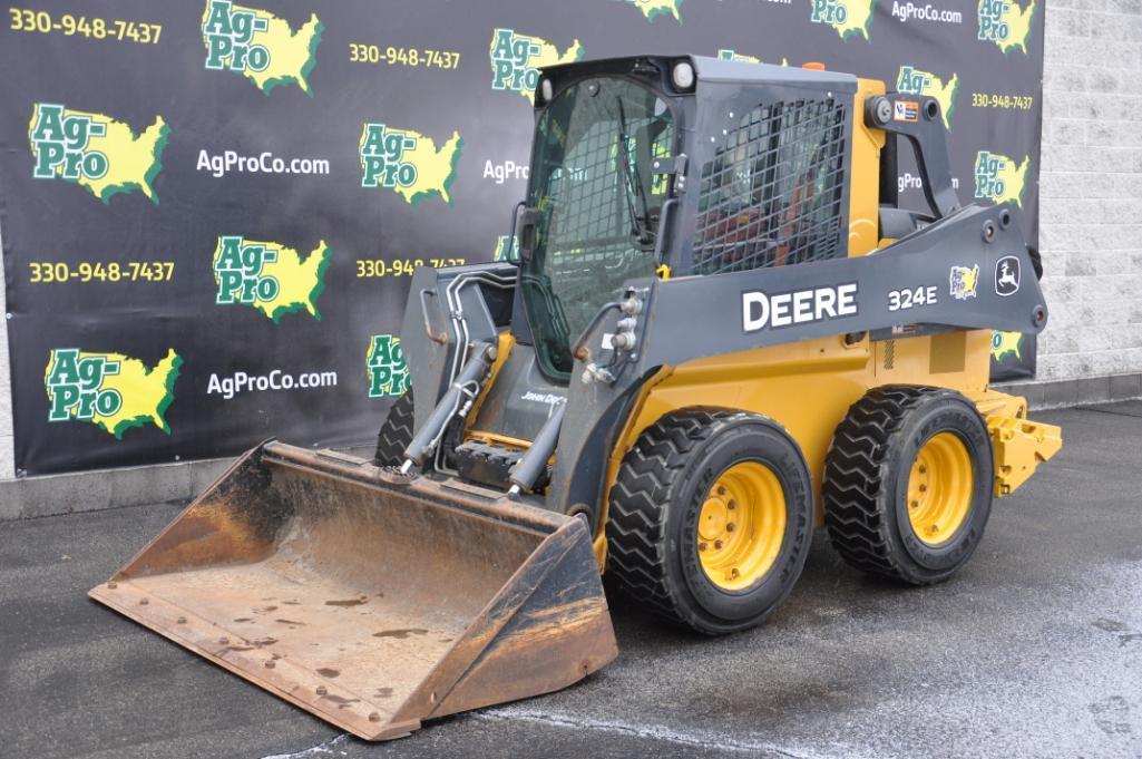 2017 John Deere 324E skid steer