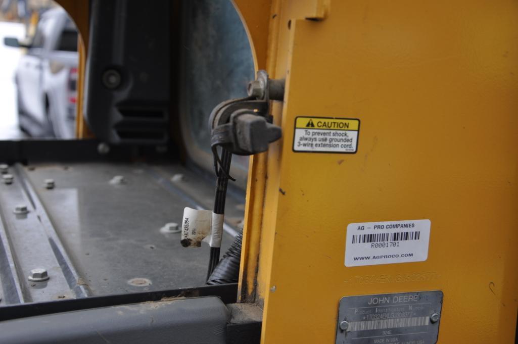 2017 John Deere 324E skid steer