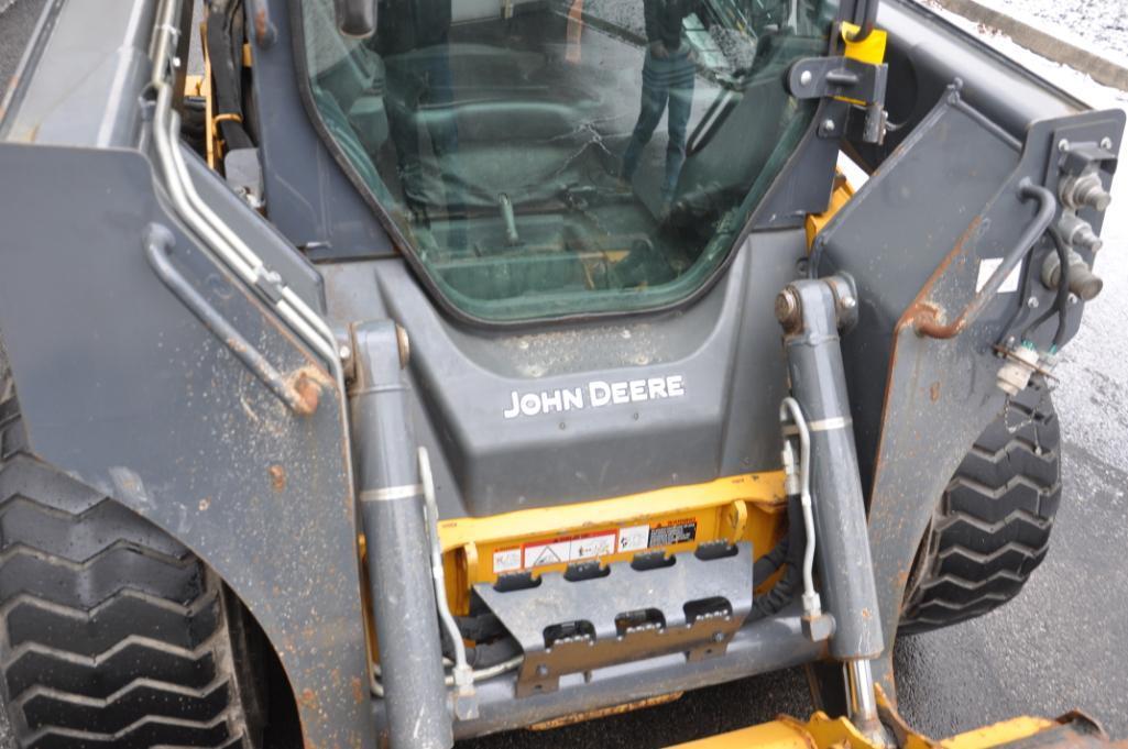 2017 John Deere 324E skid steer