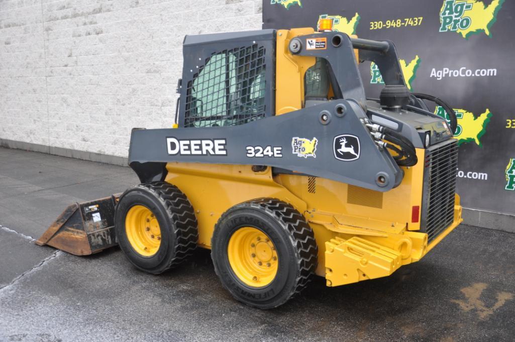 2017 John Deere 324E skid steer