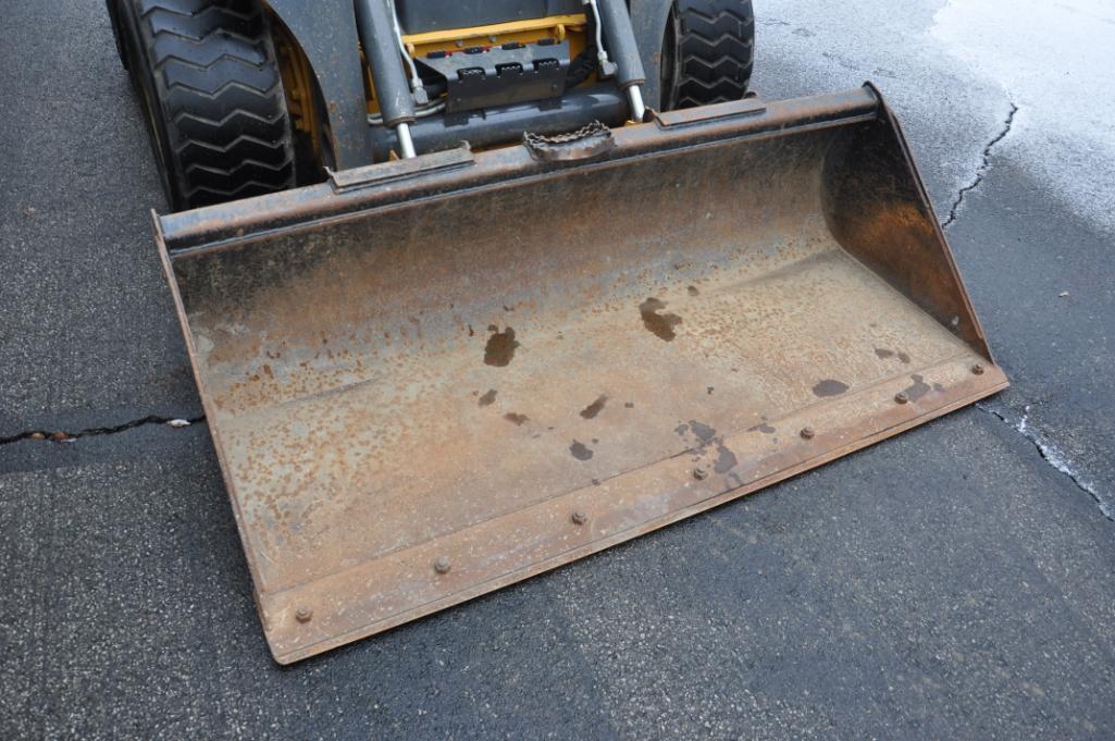 2017 John Deere 324E skid steer