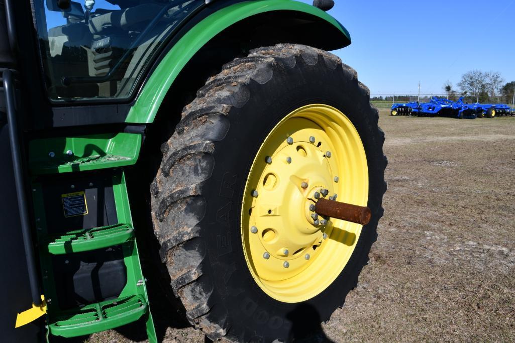 2013 John Deere 7215R MFWD tractor