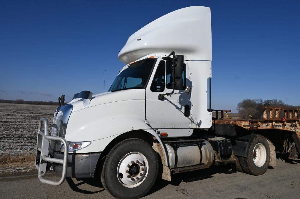 2006 International 8600 single axle day cab semi