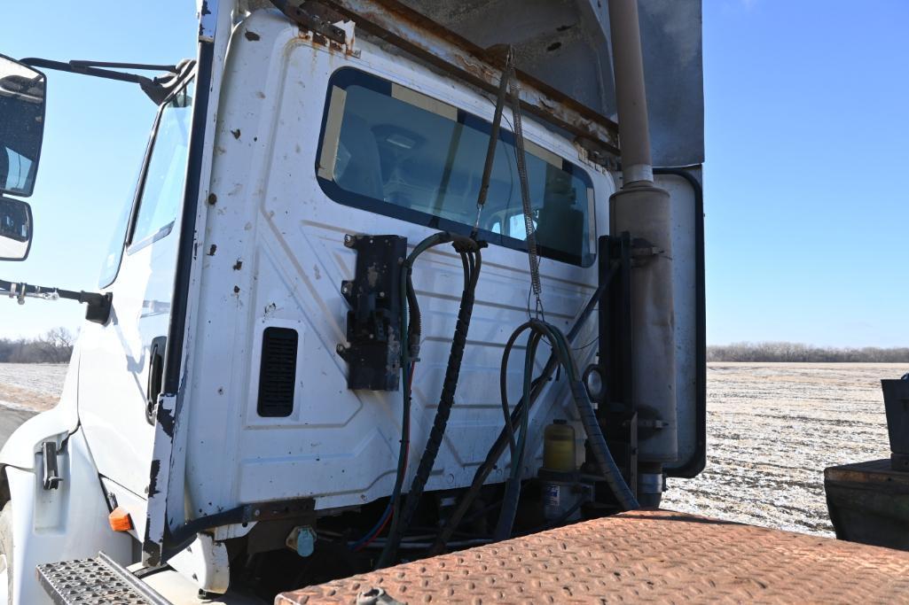 2006 International 8600 single axle day cab semi