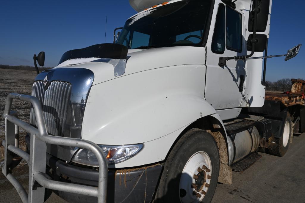 2006 International 8600 single axle day cab semi